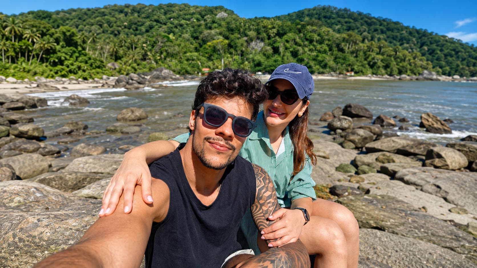 Caroline e Julio na praia